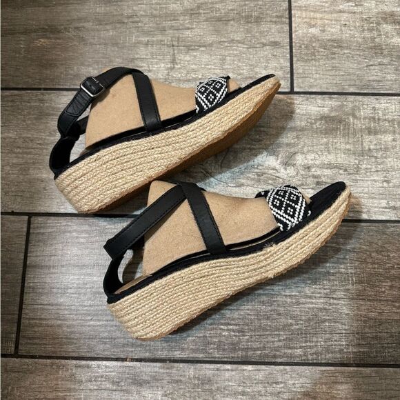 NWOT Eddie Bauer Sandals - Picture 4 of 10